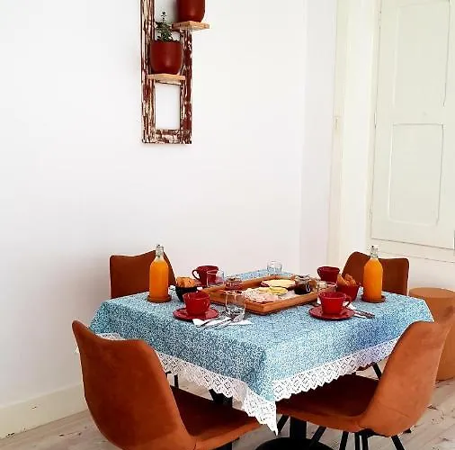 Pensión Cork Train Station