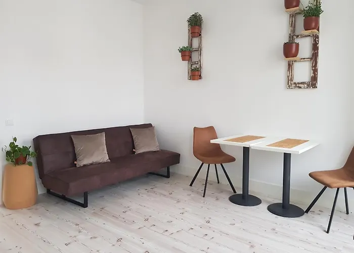 Pensión Cork Train Station 3*