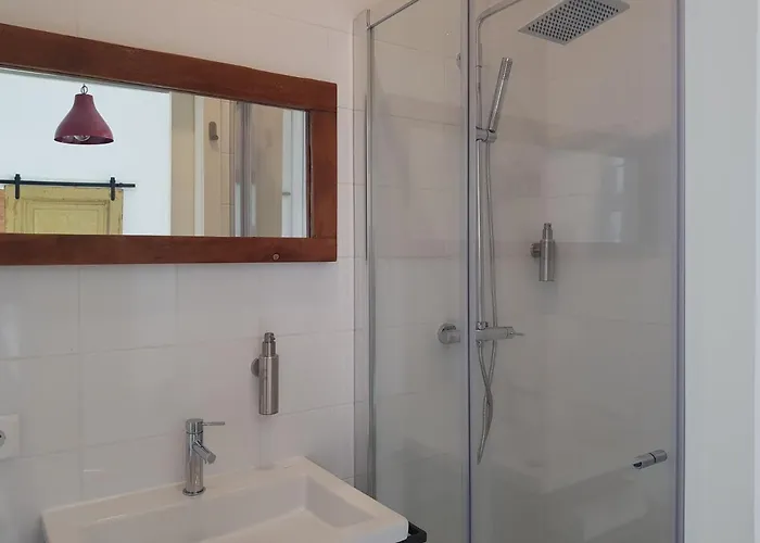 Pensión Cork Train Station